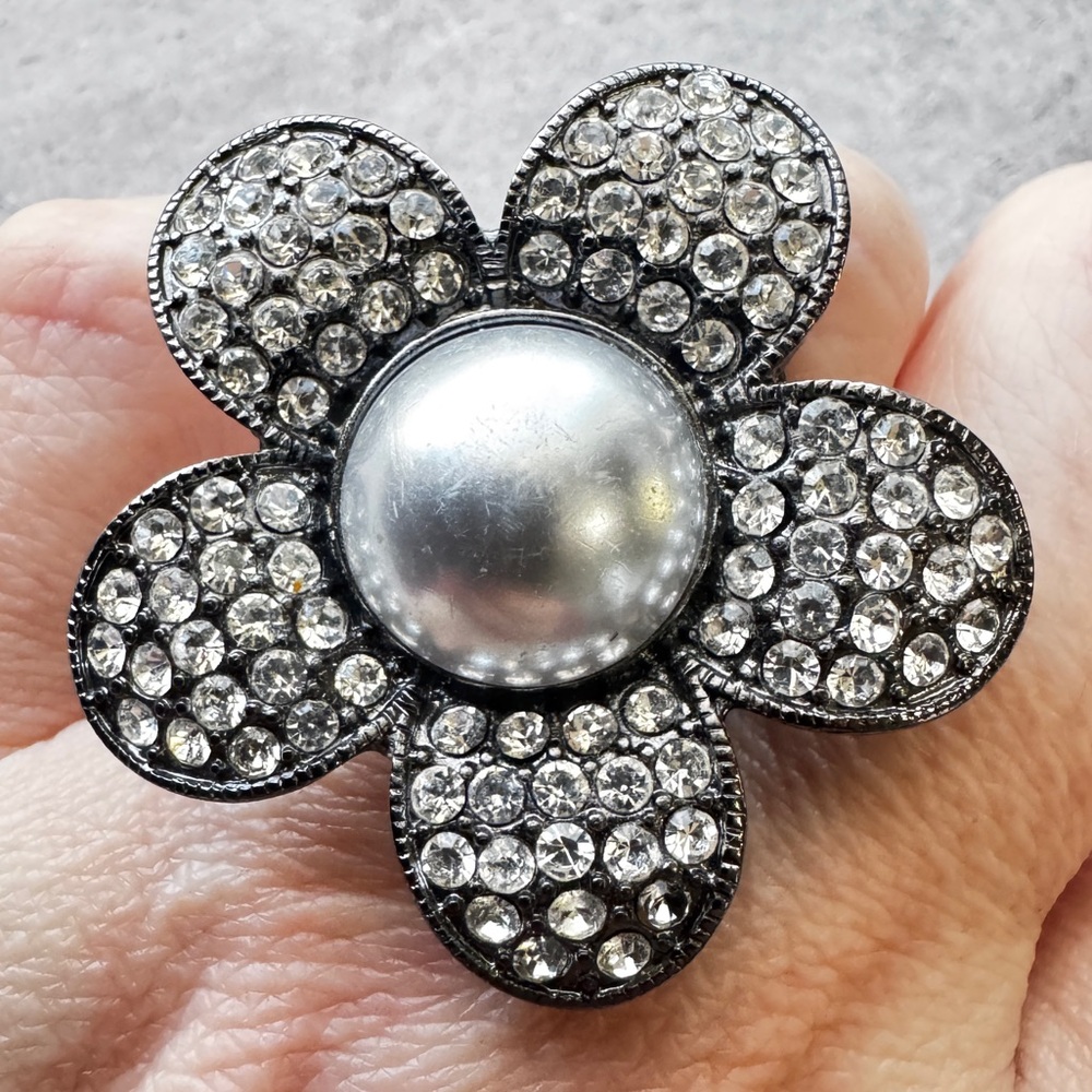 Sparkly Rhinestone Flower Statement Ring Big Pear… - image 1